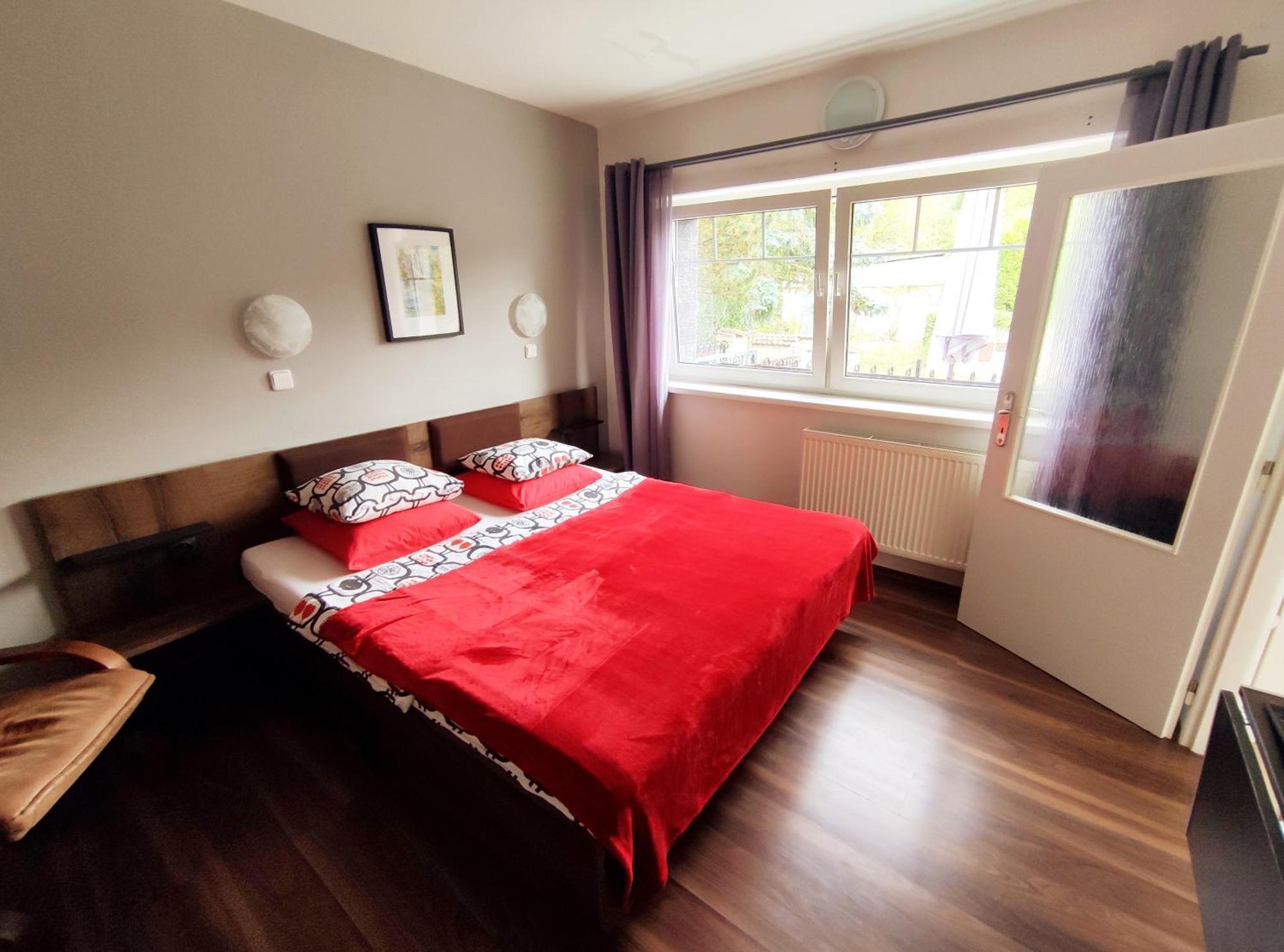 Cozy Gardens Apartments In Prague — Photos 1